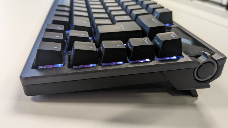 I tried the small Asus ROG mechanical gamer keyboard, it's perfect, but... 