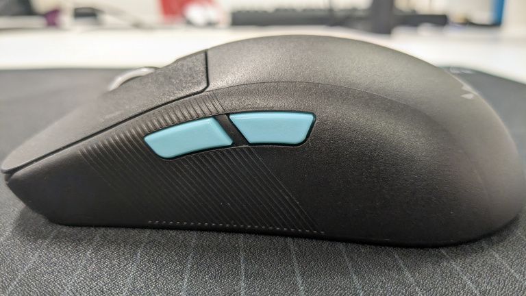I have never tried such a light mouse for playing video games, which is my experience after 1 month with the Asus ROG Harpe Ace. 