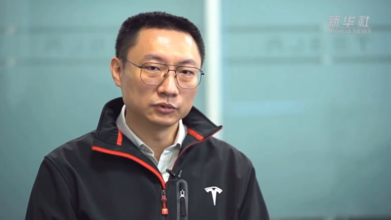 Tesla : qui est Tom Zhu, l’homme qui a grimpé les échelons pour devenir le bras droit d’Elon Musk ?