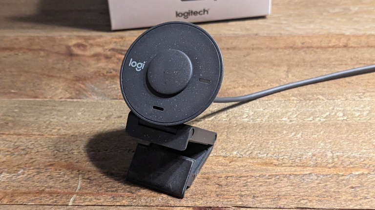 Test Logitech Brio 300 : la meilleure webcam pour le télétravail ?