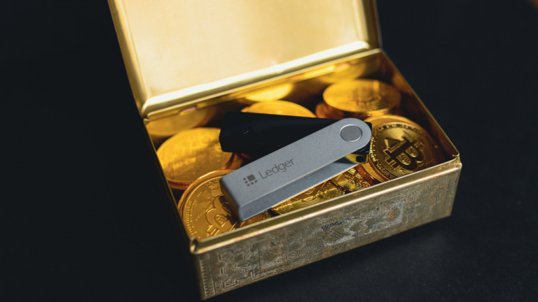 Comment utiliser son crypto wallet Ledger Nano S plus pour la première fois ? Guide pour bien débuter