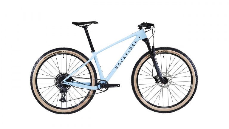 Promo VTT : Decathlon réduit le prix de ce vélo carbone qui perd 200€