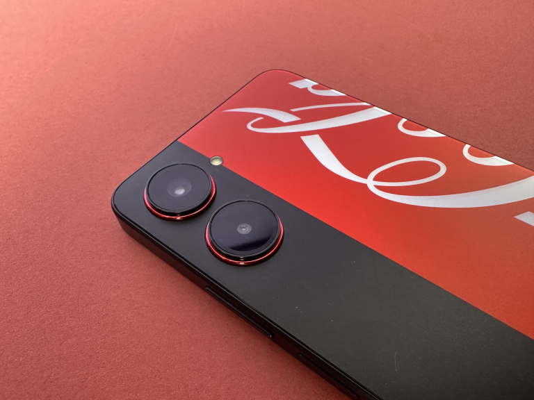 On a testé le premier smartphone Coca-Cola, que vaut le Realme 10 Pro ?