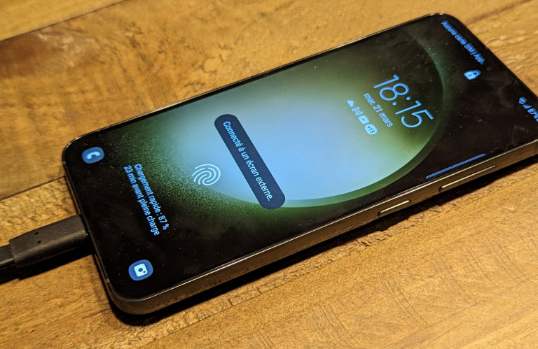 Test Mirabook : l'outil idéal pour transformer votre smartphone Samsung en PC portable ?