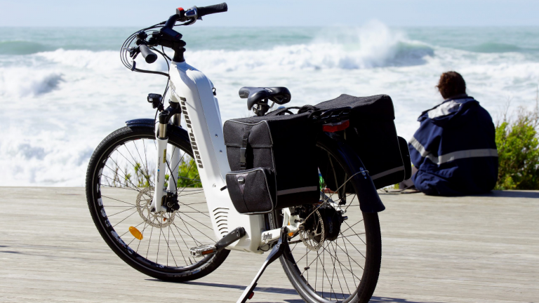 Les vélos électriques c'est déjà fini !  Une nouvelle technologie débarque et pourrait tout changer