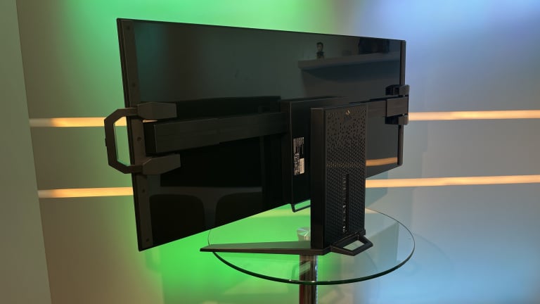 J'ai testé le premier écran PC OLED souple au monde : complètement inutile ou masterclass ? Xeneon Flex 45WQHD240
