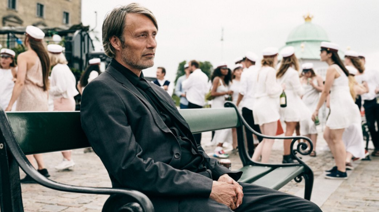 They drink all day to be happier, this film with Mads Mikkelsen is free