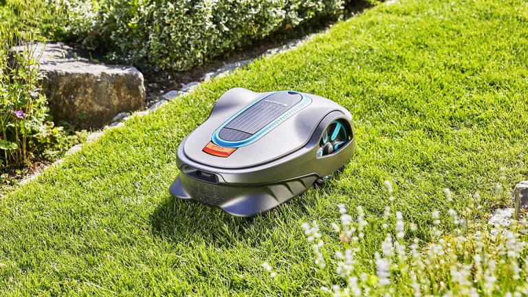 Promo jardin connecté : cette tondeuse automatique va transformer votre jardin et ce à prix réduit