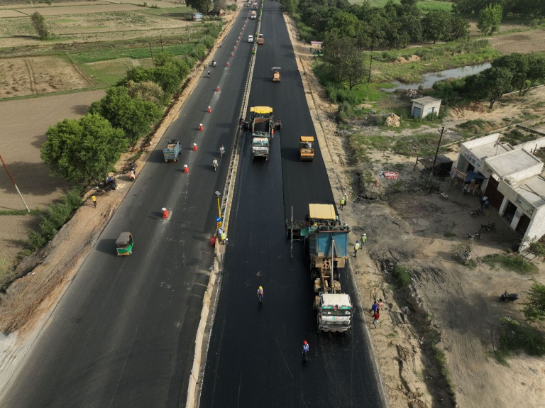 Le grand bond en avant de l’Inde : le pays construit 100 kilomètres d'autoroute en 100 heures