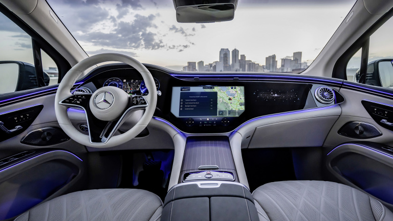 ChatGPT s’invite dans les voitures de luxe : Mercedes est le premier constructeur à en équiper ses véhicules, et la raison à cela est évidente