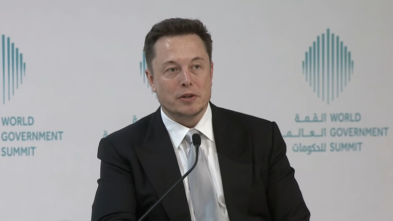 Elon Musk nie les accusations qui pèsent sur lui dans un procès à 235 milliards d'euros
