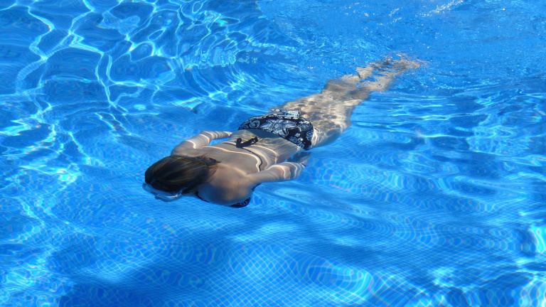 Déjà pas cher, ce robot piscine devient encore plus abordable avec cette promo et va vous permettre de passer le meilleur des étés !