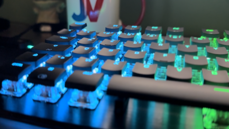 Roccat dévoile son petit clavier Vulcan II Mini pour gamers