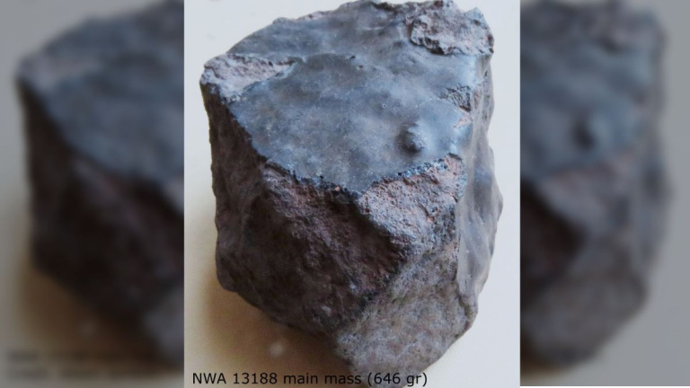 Des français découvrent la première météorite boomerang de l’histoire ! Ce rocher a quitté la Terre, passé des millénaires dans l’espace et serait revenu dans le Sahara 