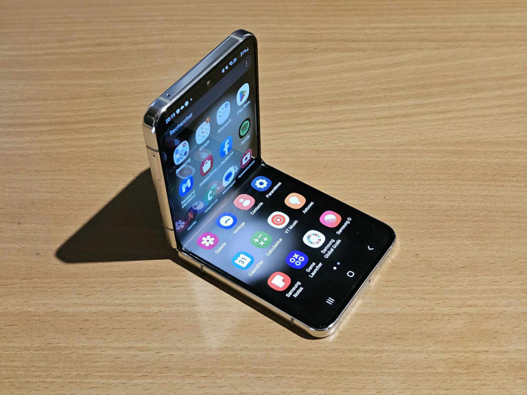 Test Samsung Galaxy Z Flip 5 : toujours la référence du smartphone pliable ?