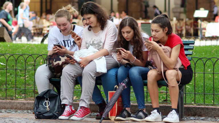 Quels sont les meilleurs forfaits mobiles 4G et 5G pour collégiens et lycéens ?
