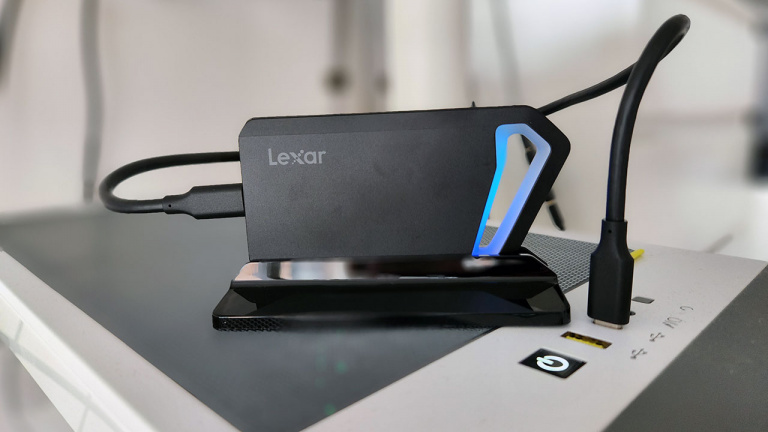 Test du Lexar Blaze SL660 : un excellent SSD portable lumineux