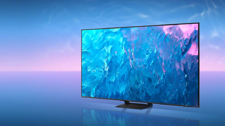 Cette TV 4K QLED Samsung de 65 pouces est proposée en promo de 100 € avec une barre de son de 299 € offerte !