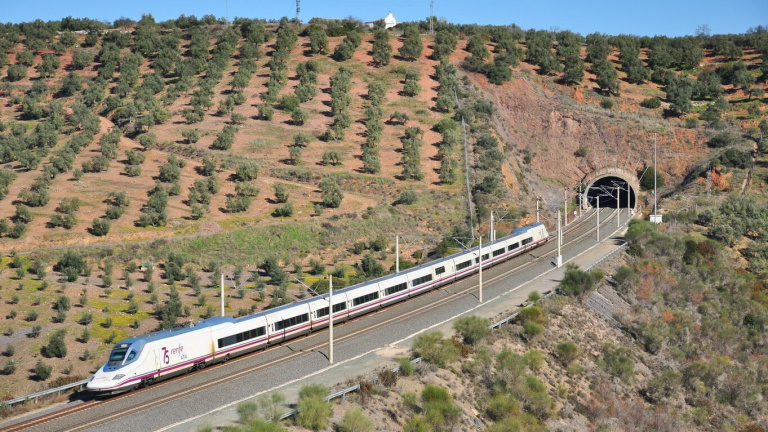 La "SNCF espagnole" ne croyait pas aux TGV low cost. Il a suffit d'un mois en France pour changer d'avis