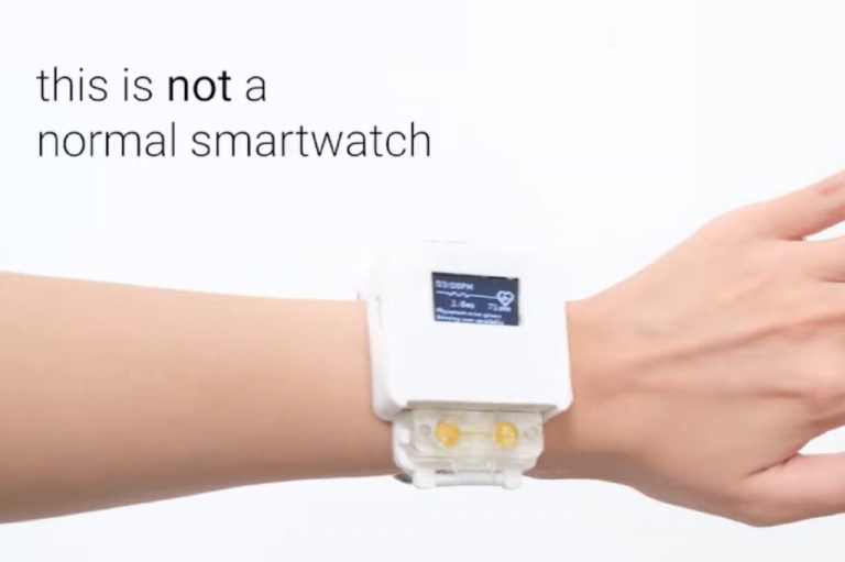 Cette montre connectée “vivante" fonctionne grâce à un blob : une invention surprenante pour lutter contre les déchets électroniques 