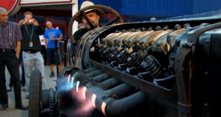Un ingénieur a décidé un jour de mettre le moteur d’un avion dans une BMW. Le résultat est formidable