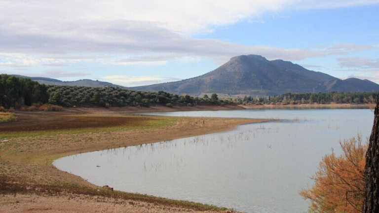 Face à la sècheresse, le gouvernement espagnol dépense 3 milliards pour "numériser l'eau"