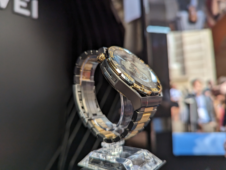 Apple n’est plus seul, Huawei sort une montre connectée à 3000 euros aux côtés de lunettes de vue haut-parleur !