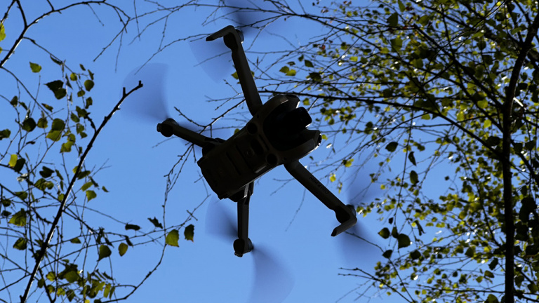 DJI lance le Mini 2 SE, un drone ultra-portable pour écraser la concurrence  ? –