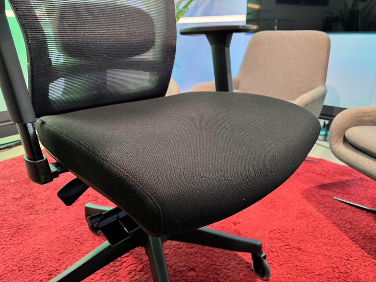Test de la chaise ergonomique Rekt Office-R : la concurrence n'a qu'à bien se tenir !