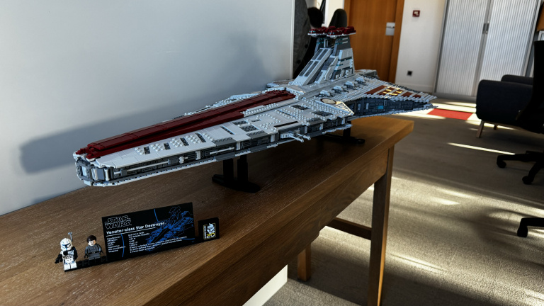 Test LEGO Star Wars : le croiseur d'assaut Venator m'a subjuguée, et ce n'est pas qu'une histoire de taille !