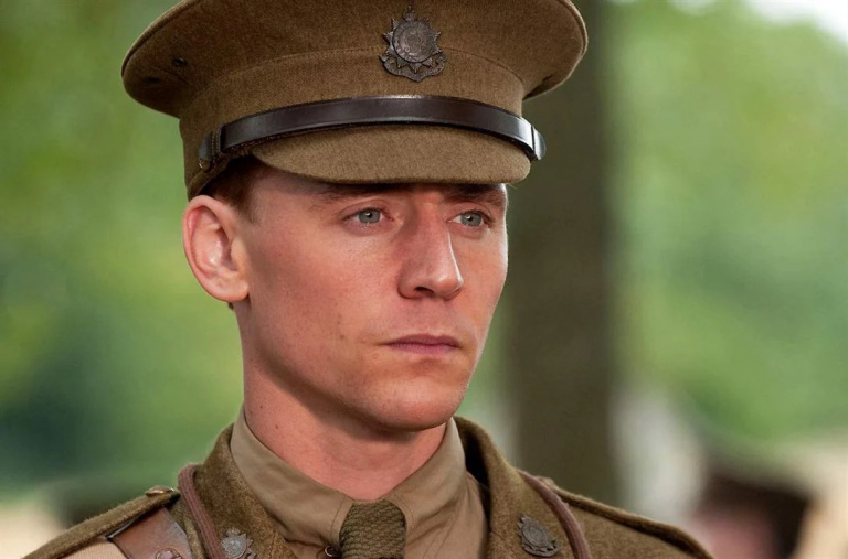 Tom Hiddleston avoue avoir pleuré quand on lui a offert l'un des rôles les plus spéciaux de sa carrière