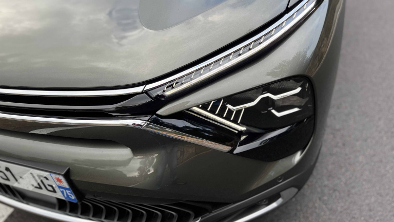 Essai Citroën C5 X Hybride : le retour de la grande berline aux chevrons en version rechargeable 