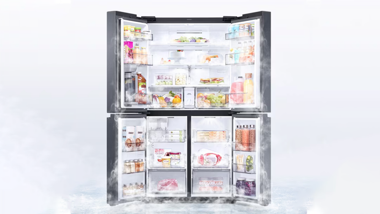 Promo Samsung : Cet immense frigo connecté perd 200€ ! Économe et silencieux, ce frigo américain dispose même d'un panneau de commandes à affichage LED !