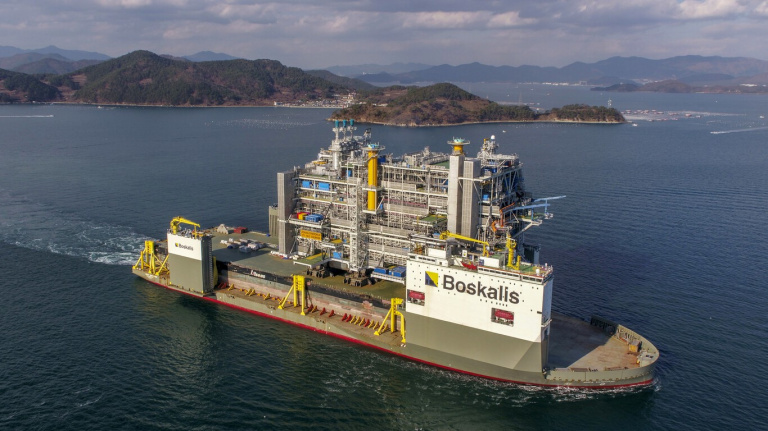 BOKA Vanguard, le plus grand cargo semi-submersible du monde : une masse pour déplacer 110 000 tonnes