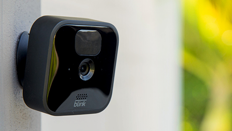 Amazon lance une vente flash monstrueuse sur sa très populaire caméra de surveillance connectée Blink
