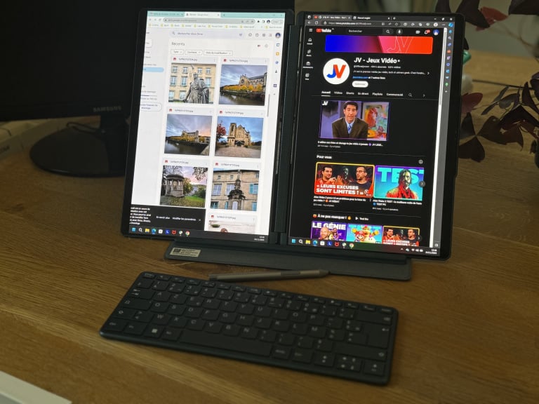 Ce portable Lenovo a un écran secondaire à côté de son clavier