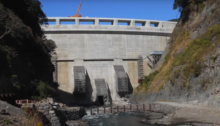 Le gouvernement japonais utilise Minecraft pour montrer un futur grand projet architectural de barrage