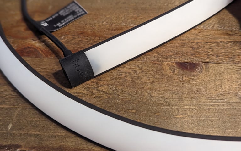 Test Philips Hue Play Gradient Lightstrip : une idée lumineuse pour transformer un écran de PC !