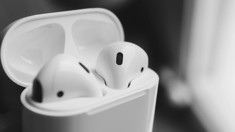 Promo écouteurs sans fil : 17% de réduction sur les AirPods de 2ème génération ! Apple n'oserait même pas afficher une telle remise...