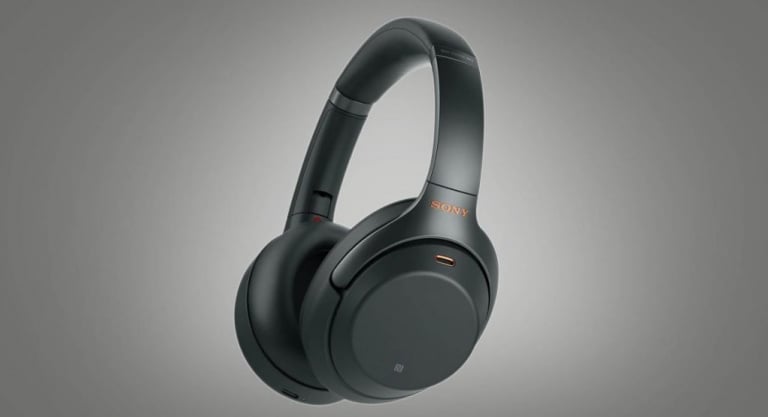 Toujours au top, le casque sans fil Sony XM4 propose l’une des meilleures réductions de bruit du marché et profite de -32% de réduction pendant les soldes