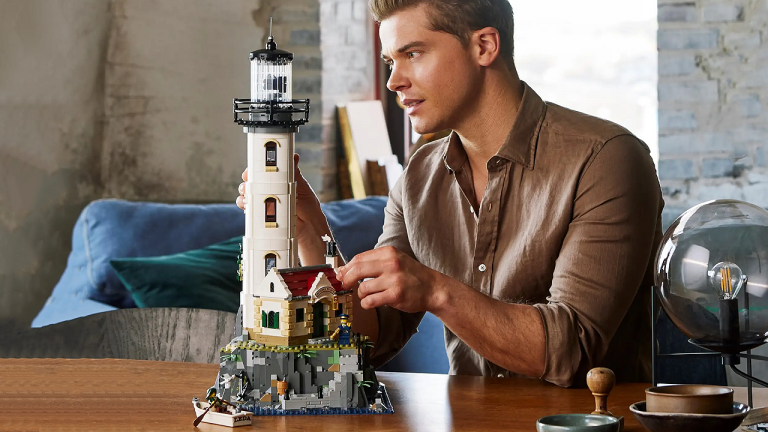 Le phare motorisé en LEGO n'est pas seulement un set bourré de détails, original et complexe. Il est aussi en très forte promotion chez le marchand français Cdiscount
