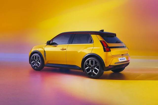 Paris-Lille, Paris-Rennes, Paris-Lyon : jusqu'où peut-on aller avec une charge de Renault 5 électrique ?