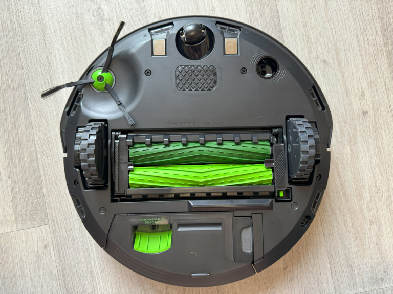 J’ai testé le plus intelligent et efficace des robots aspirateurs moyen de gamme sans télémètre laser et ce iRobot Roomba Combo j5+ peut donner des leçons aux meilleurs