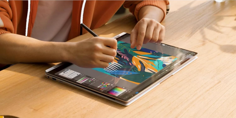 Pour rivaliser avec Microsoft et ses PC-tablettes Surface, Samsung sort les dents avec le Galaxy Book4 Pro 360 qui est puissant, silencieux et dispose d'une bonne autonomie