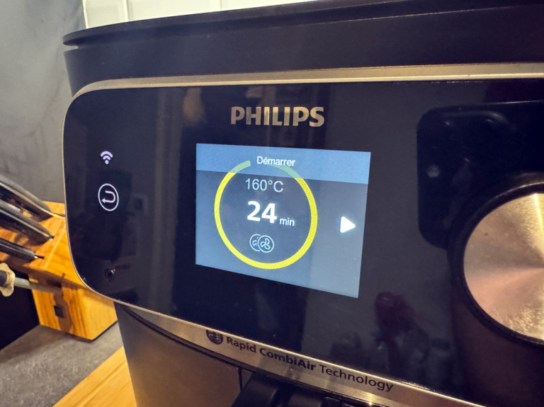 Nous avons peut être la trouvé l’air fryer ultime en testant la Philips HD9880, une friteuse a air haut de gamme, connectée et d'une rare précision