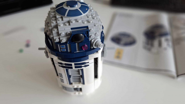 Test LEGO Star Wars R2-D2 : ce set m’a surprise avec tous ses détails et surtout sa maniabilité. Et si on avait ici la meilleure construction du célèbre droïde astromécano  ?