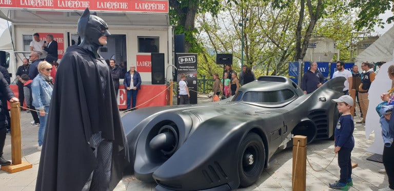 La voiture de Batman a été aperçue dans cette ville française de 714 habitants... Que fait Bruce Wayne en France ?
