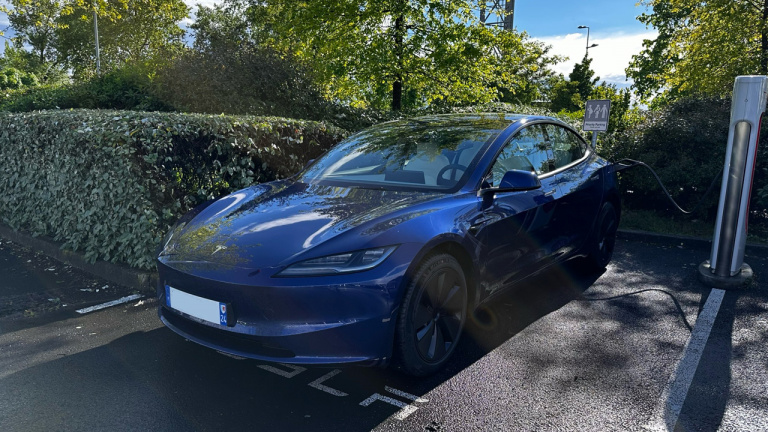 J'ai testé la nouvelle Tesla Model 3 Highland ! Tesla confirme-t-elle son statut de reine des voitures électriques ?