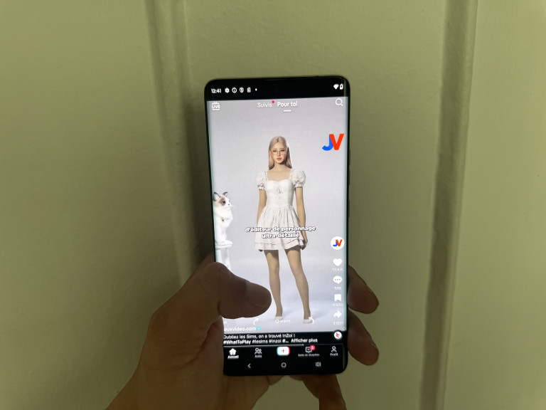 Test du Edge 50 Pro : charge véloce, photo calibrée pour Instagram et design moderne. Ce smartphone de Motorola peut-il devenir l’idole des jeunes ?