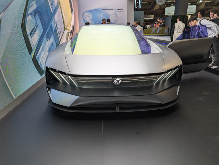 Vivatech : je suis monté dans la Peugeot Inception, le Concept Car le plus excitant du moment. Une voiture ultra futuriste très inspirée par les jeux vidéo
